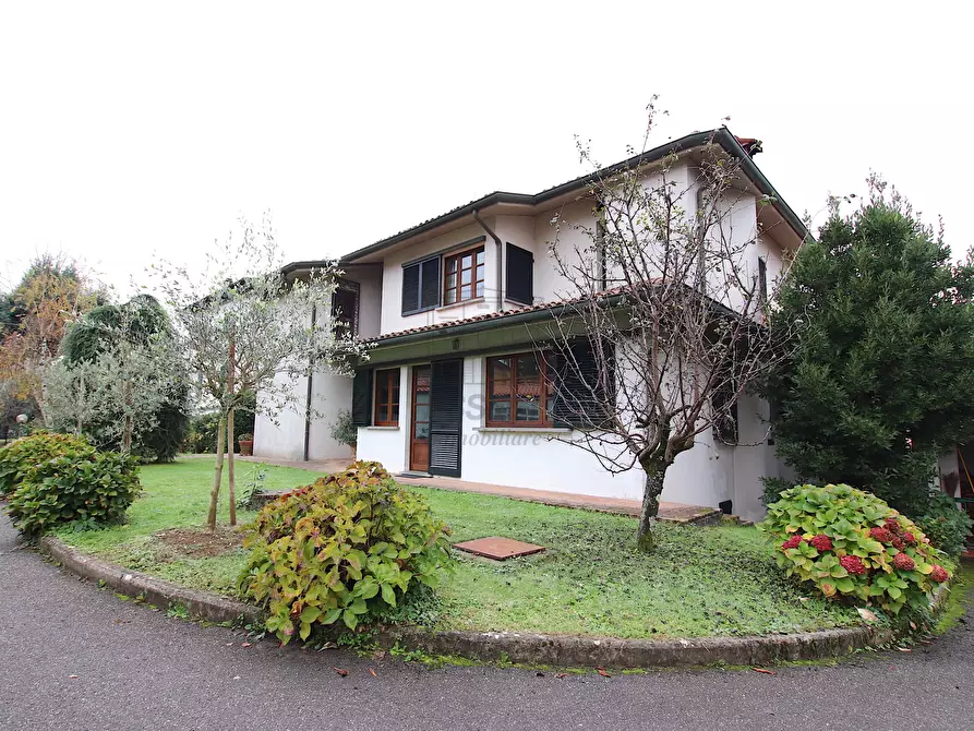 Immagine 6 di Villa in vendita  in Viale Cesare Biondi 68 a Barga