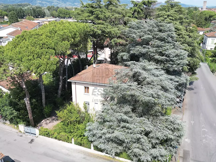 Immagine 40 di Villa in vendita  in Via Castruccio Buonamici a Lucca