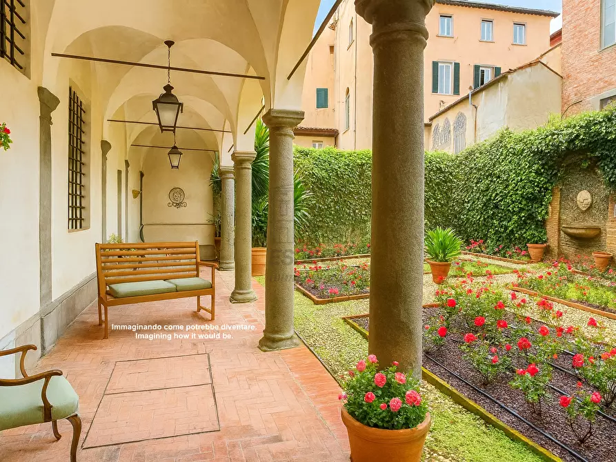 Immagine 1 di Appartamento in vendita  in Piazza San Michele 46 a Lucca