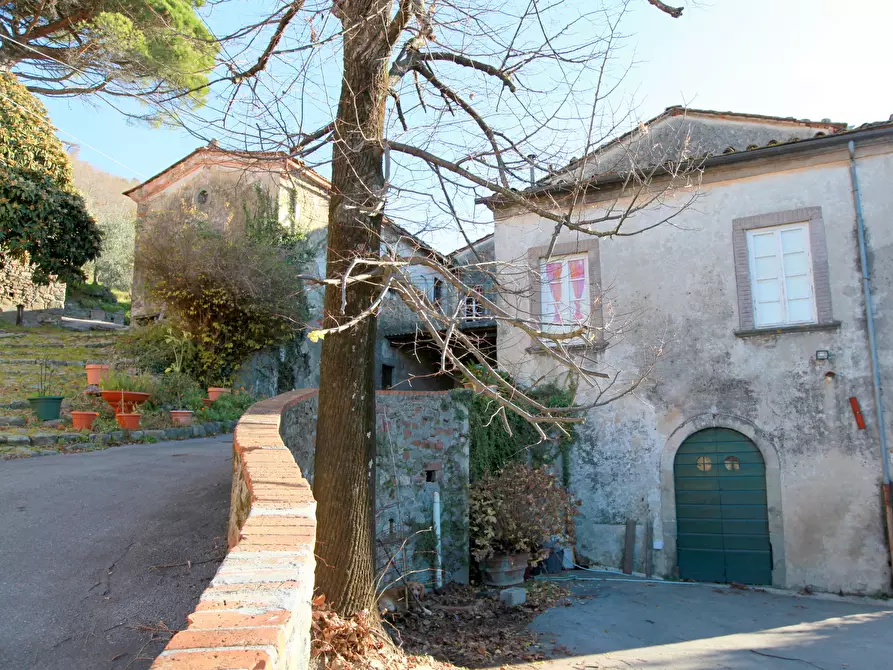 Immagine 42 di Rustico / casale in vendita  in Via di matraia a Lucca