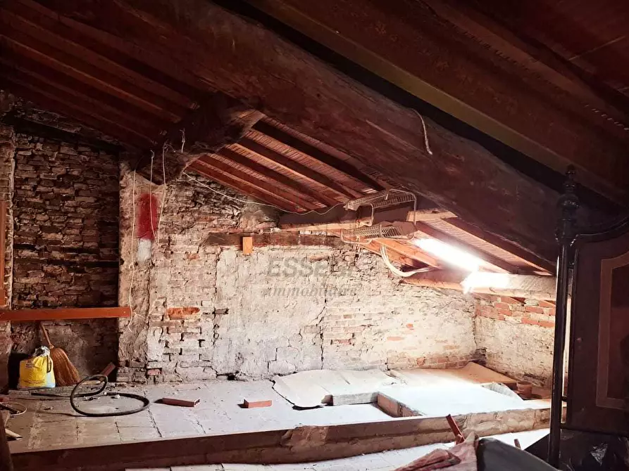 Immagine 14 di Appartamento in vendita  a Lucca