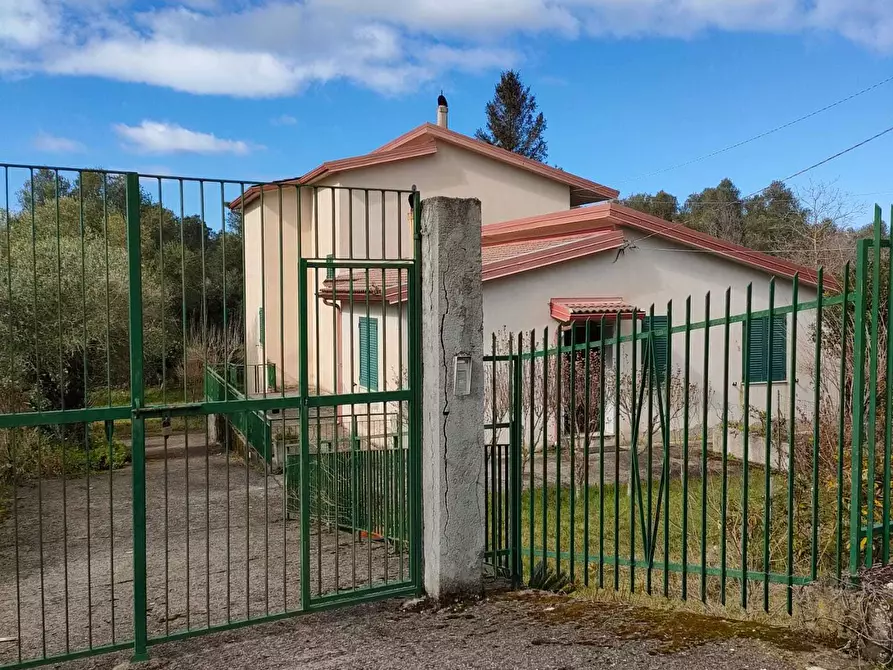 Immagine 1 di Villa in vendita  a San Roberto