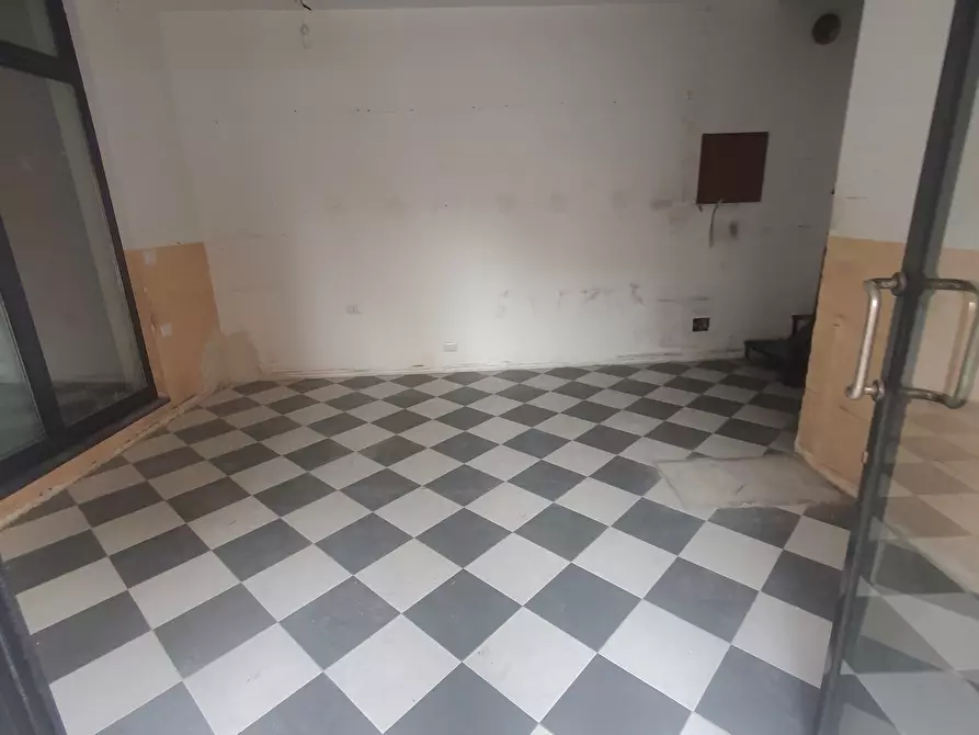 Immagine 2 di Locale commerciale in affitto  in via Battaglia a Reggio Di Calabria