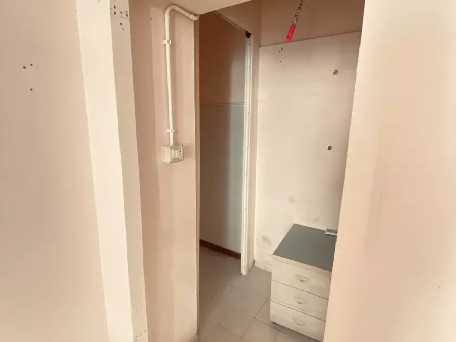 Immagine 6 di Locale commerciale in affitto  in Via Cuzzocrea 4 a Reggio Di Calabria