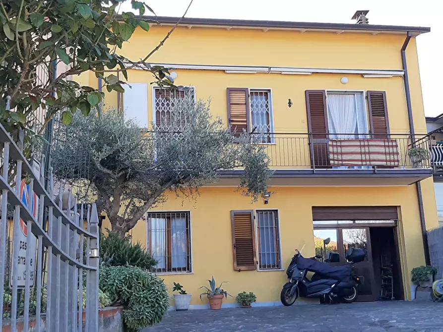 Immagine 1 di Casa bifamiliare in vendita  a Santo Stefano Di Magra