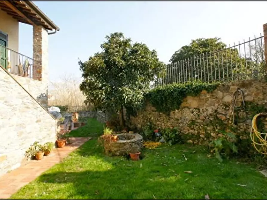 Immagine 7 di Villa in vendita  a Ameglia