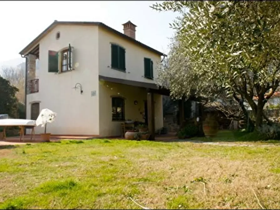 Immagine 5 di Villa in vendita  a Ameglia