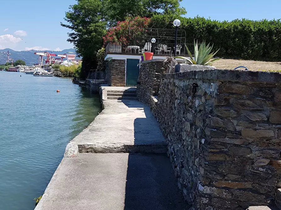 Immagine 22 di Casa semindipendente in vendita  a Ameglia