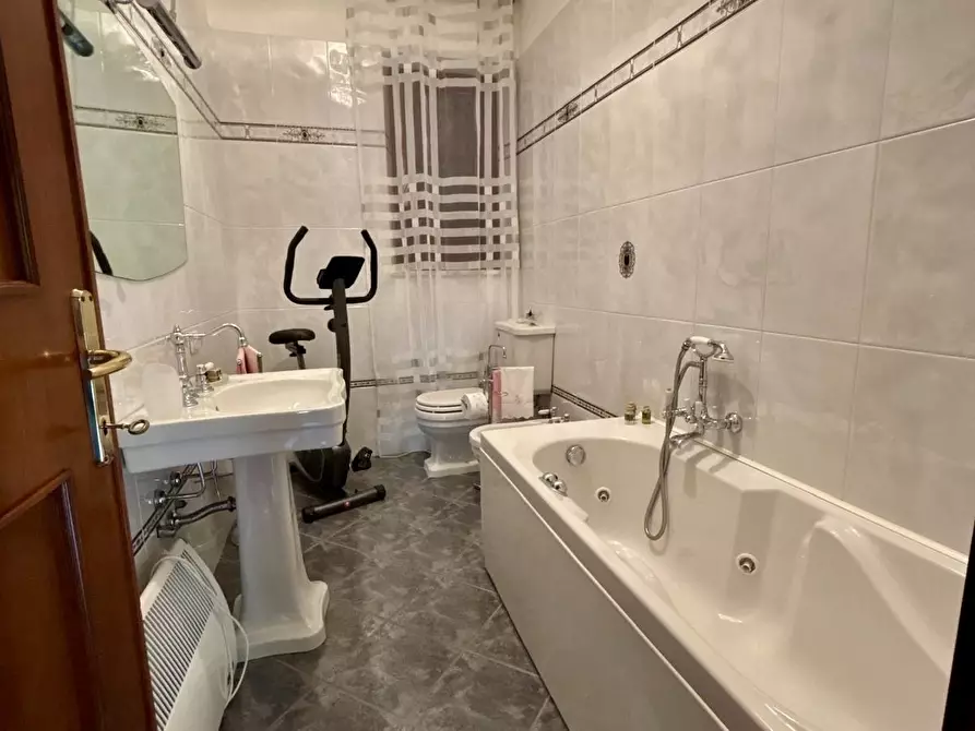 Immagine 22 di Casa semindipendente in vendita  a Carrara