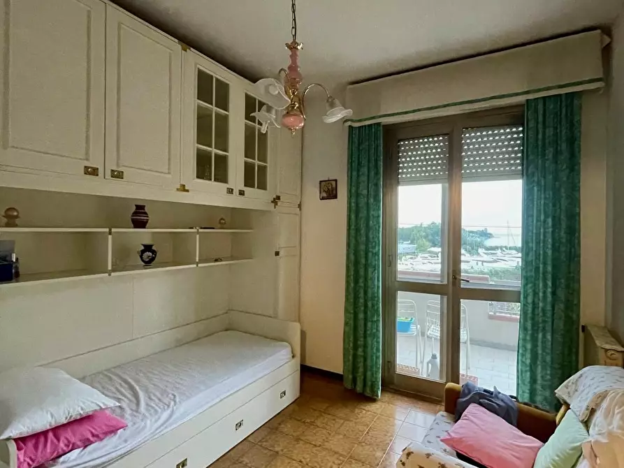 Immagine 10 di Quadrilocale in vendita  a Ameglia