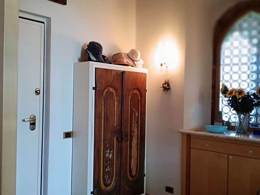 Immagine 2 di Trilocale in vendita  a Ameglia