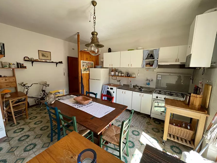 Immagine 4 di Bilocale in vendita  a Ameglia