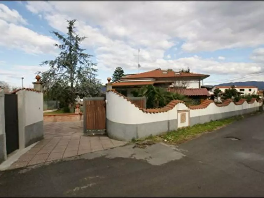 Immagine 2 di Villa in vendita  a Sarzana