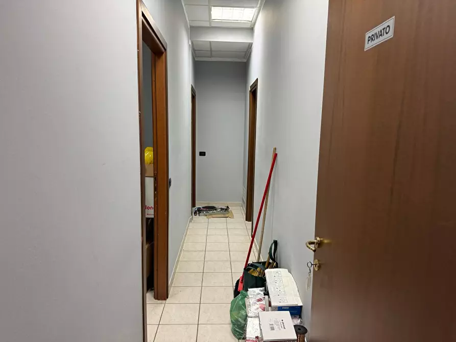 Immagine 8 di Locale commerciale in vendita  a Aulla