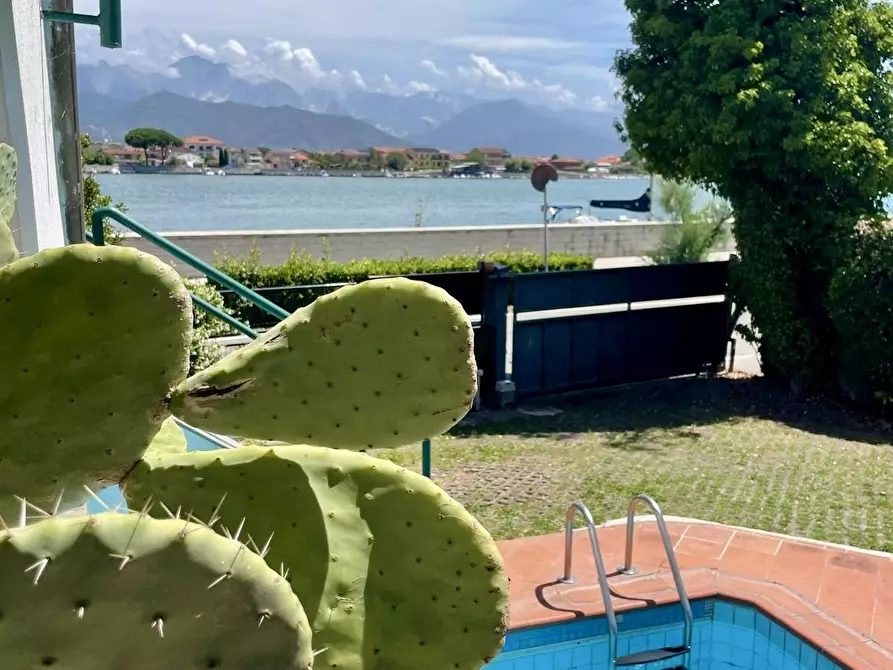 Immagine 1 di Porzione di casa in vendita  a Ameglia