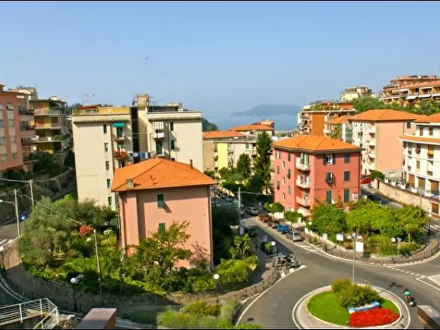 Immagine 14 di Trilocale in vendita  a Lerici