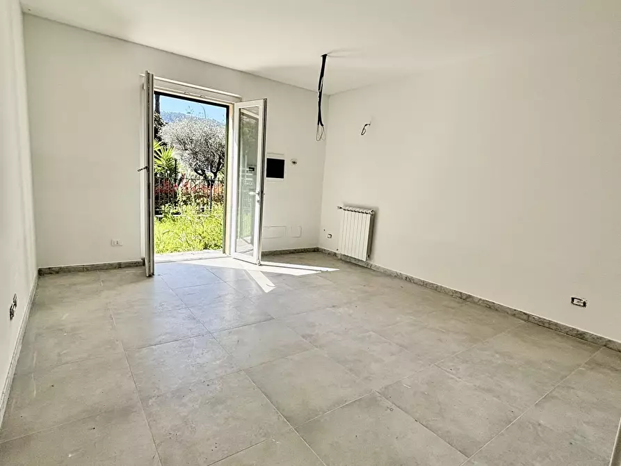 Immagine 5 di Casa semindipendente in vendita  a Ameglia