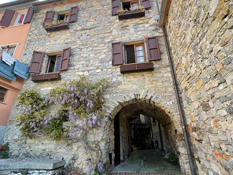 Immagine 28 di Pentalocale in vendita  in Piazza XIII Dicembre 6 a Ameglia
