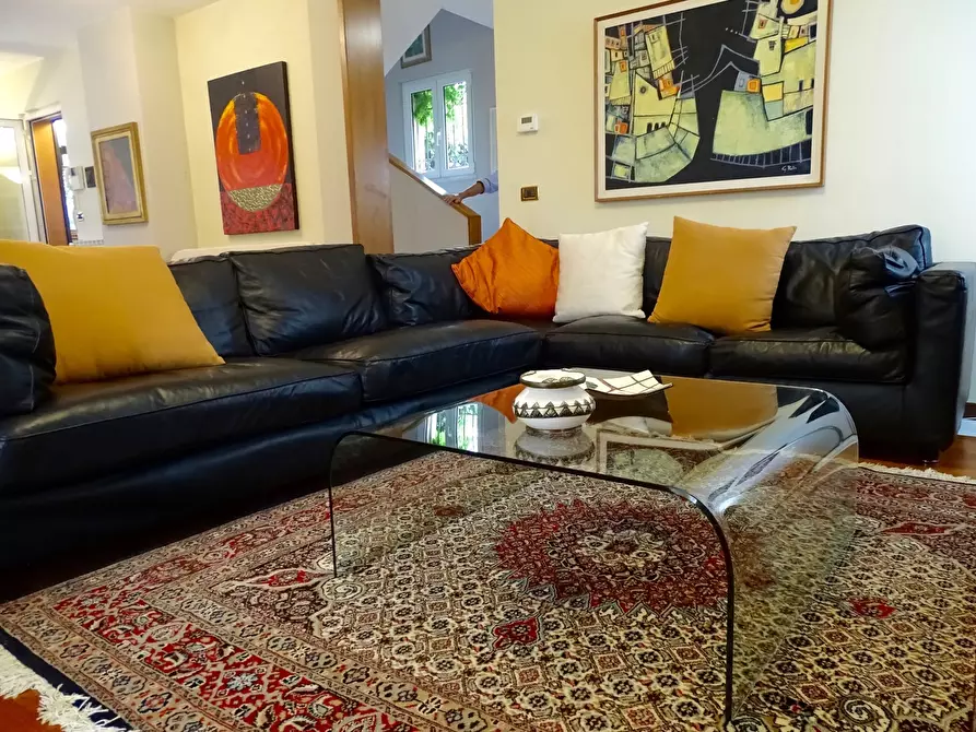 Immagine 11 di Villa in vendita  a Sarzana