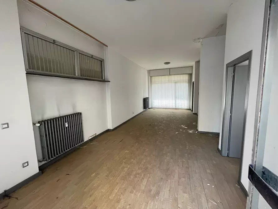 Immagine 13 di Locale commerciale in vendita  in Piazzale Giotto 46 a Perugia