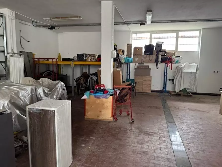 Immagine 5 di Capannone industriale in affitto  in Strada Statale 1 a Massa