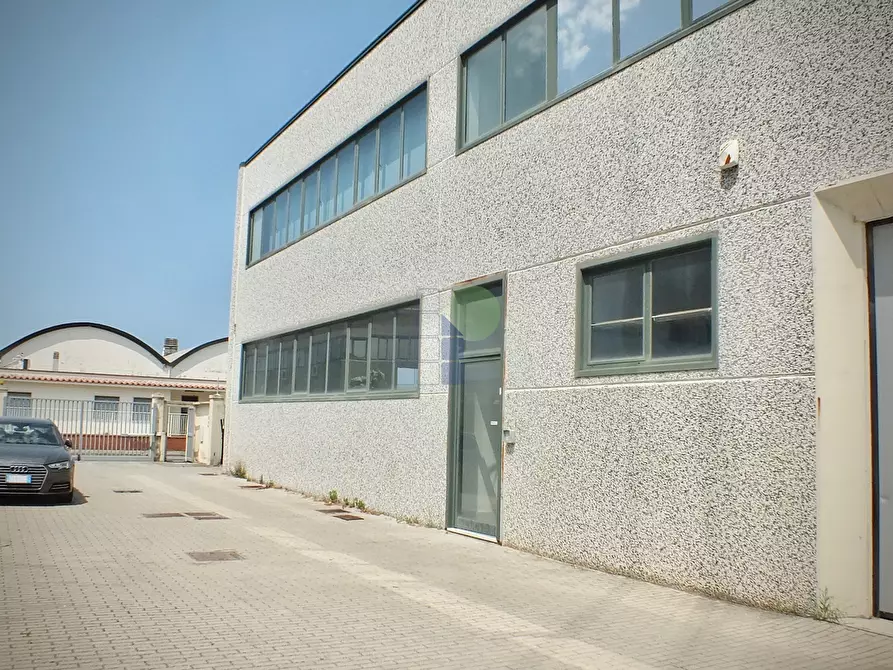 Immagine 1 di Attività artigianale in affitto  in Via Guarini 33 a Livorno
