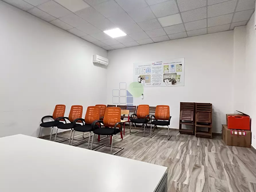 Immagine 5 di Attività artigianale in vendita  in Via Grotta delle Fate 89 a Livorno