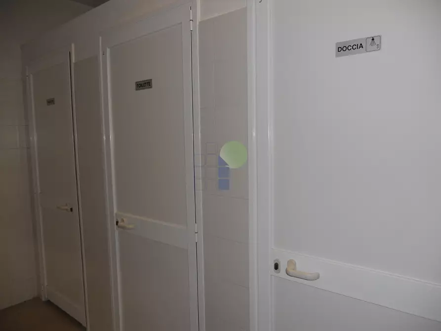 Immagine 3 di Attività artigianale in vendita  in Via Leopardi 11 a Livorno