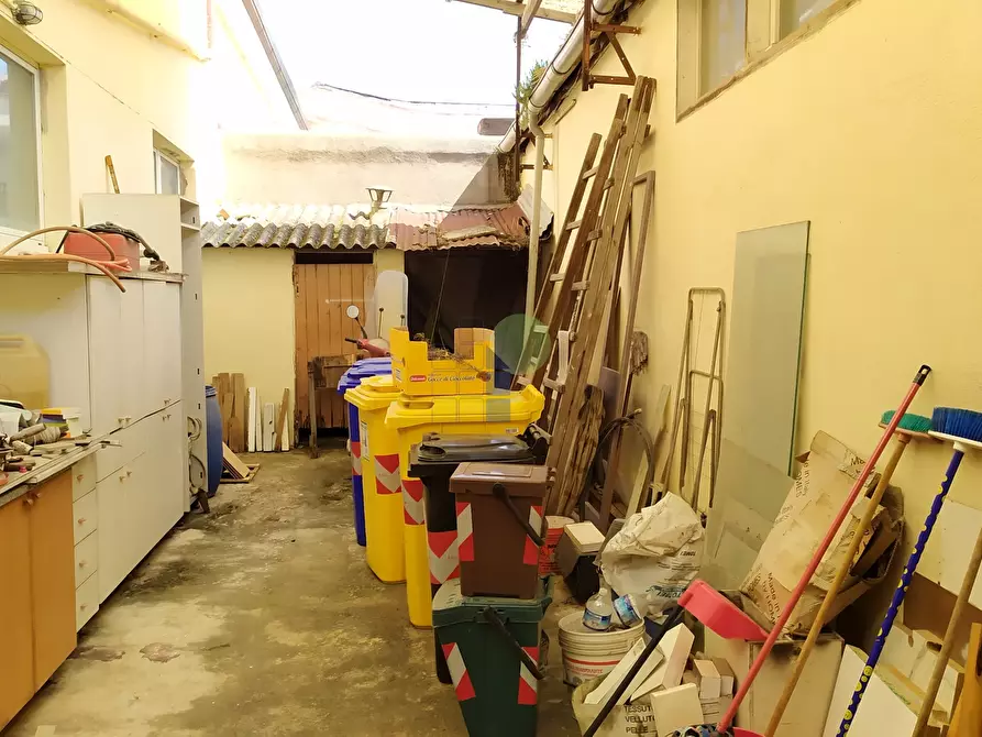 Immagine 12 di Attività artigianale in vendita  in Via Francesco Pera 1 a Livorno