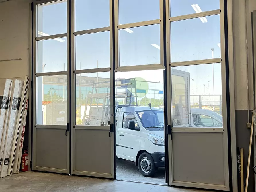 Immagine 8 di Locale commerciale in affitto  in Via Arrotini 11 a Livorno