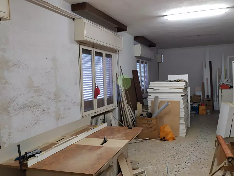 Immagine 10 di Attività artigianale in vendita  in Via Francesco Pera 1 a Livorno