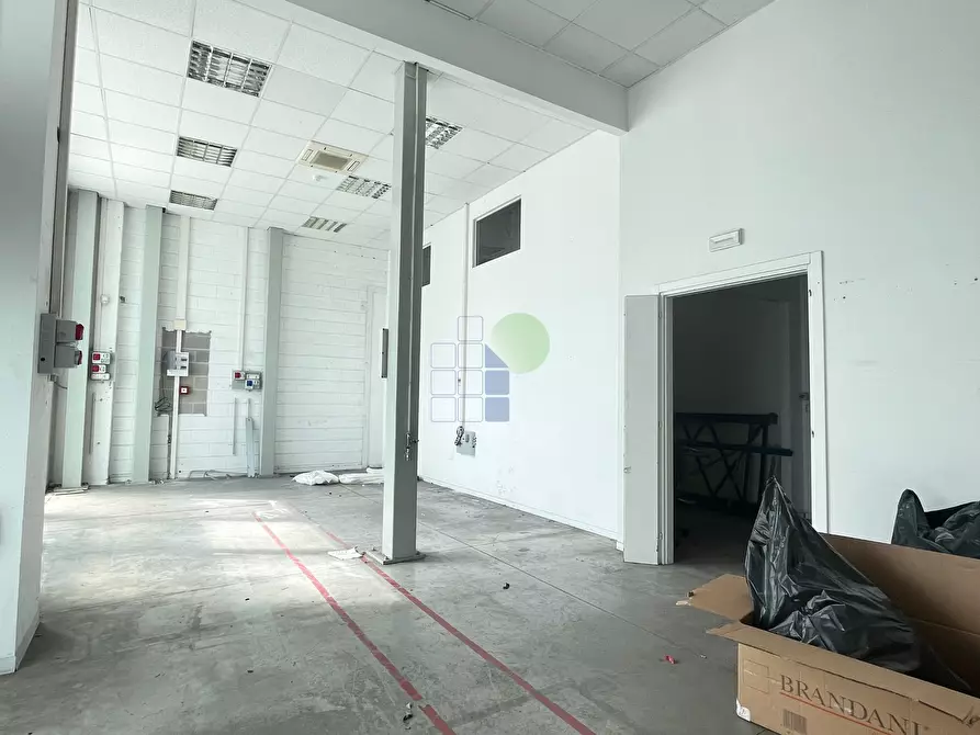Immagine 23 di Attività artigianale in affitto  in Via  Cimarosa 55 a Livorno