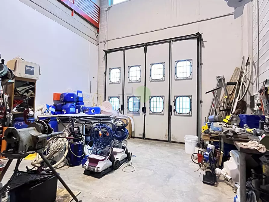 Immagine 1 di Attività artigianale in vendita  in Via Cimarosa 191 a Livorno