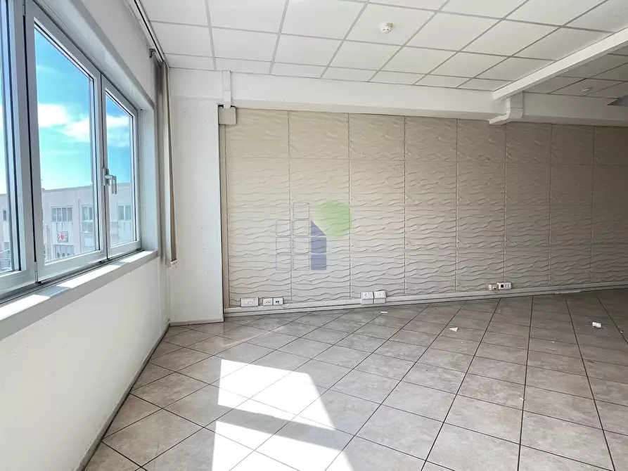 Immagine 37 di Attività artigianale in affitto  in Via  Cimarosa 55 a Livorno