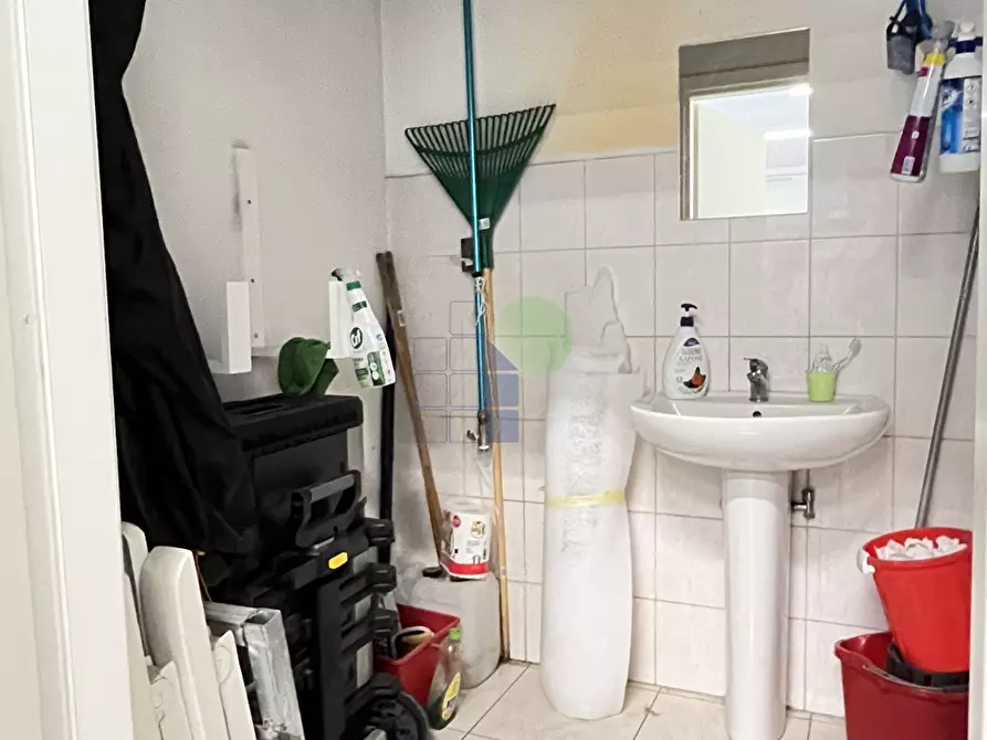 Immagine 4 di Locale commerciale in affitto  in Via Arrotini 11 a Livorno