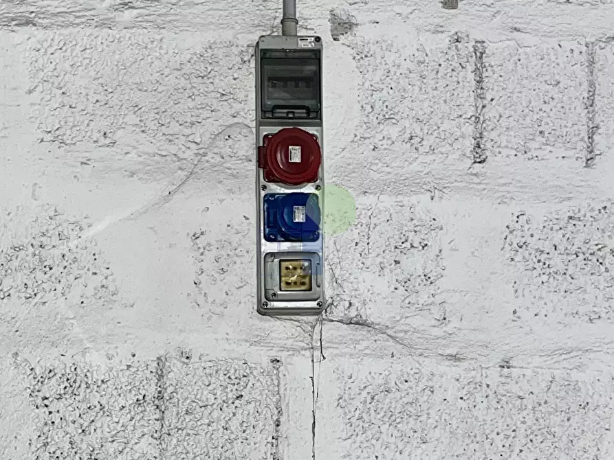 Immagine 9 di Capannone industriale in affitto  in Via Ugione 53 a Livorno