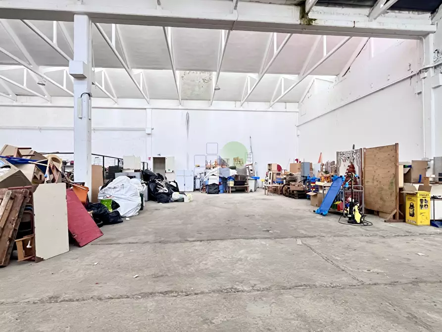 Immagine 3 di Attività artigianale in vendita  in Via Grotta delle Fate 89 a Livorno