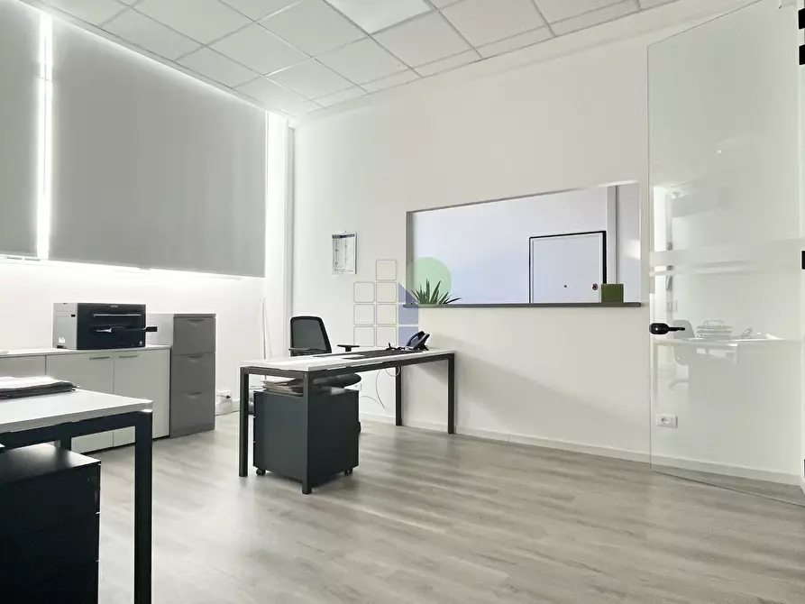 Immagine 10 di Ufficio in vendita  in Via Aurelio Nicolodi 52 a Livorno