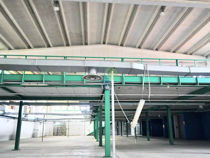 Immagine 1 di Attività artigianale in vendita  in Via della Padula 11 a Livorno