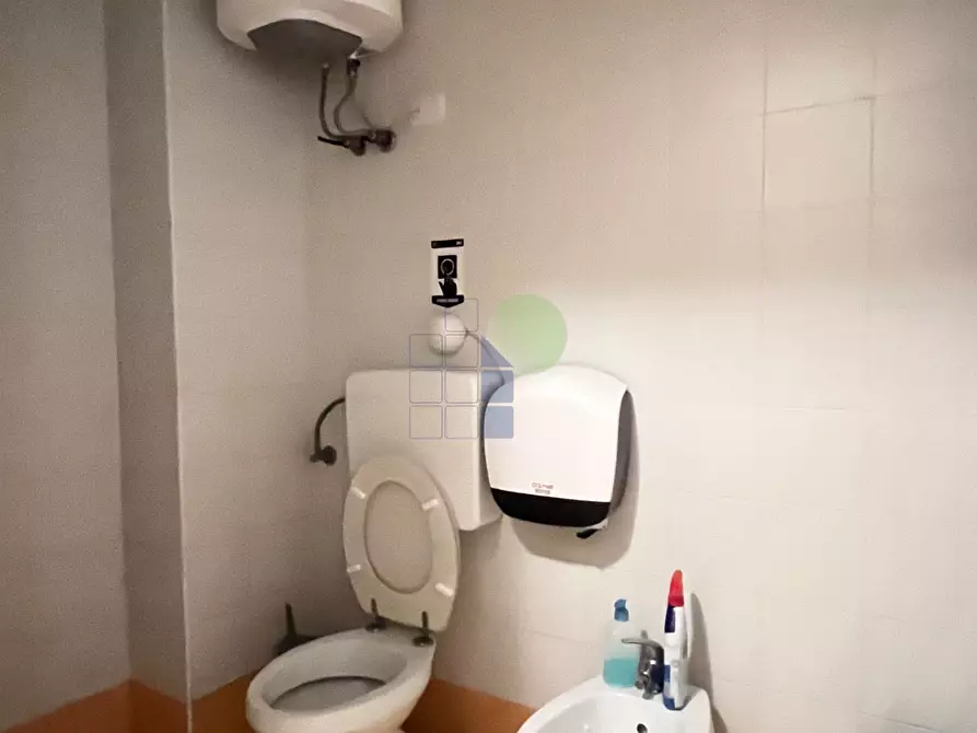 Immagine 31 di Attività artigianale in affitto  in Via  Cimarosa 55 a Livorno