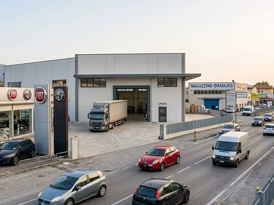 Immagine 1 di Capannone industriale in vendita  in via centrale 3 a Viareggio