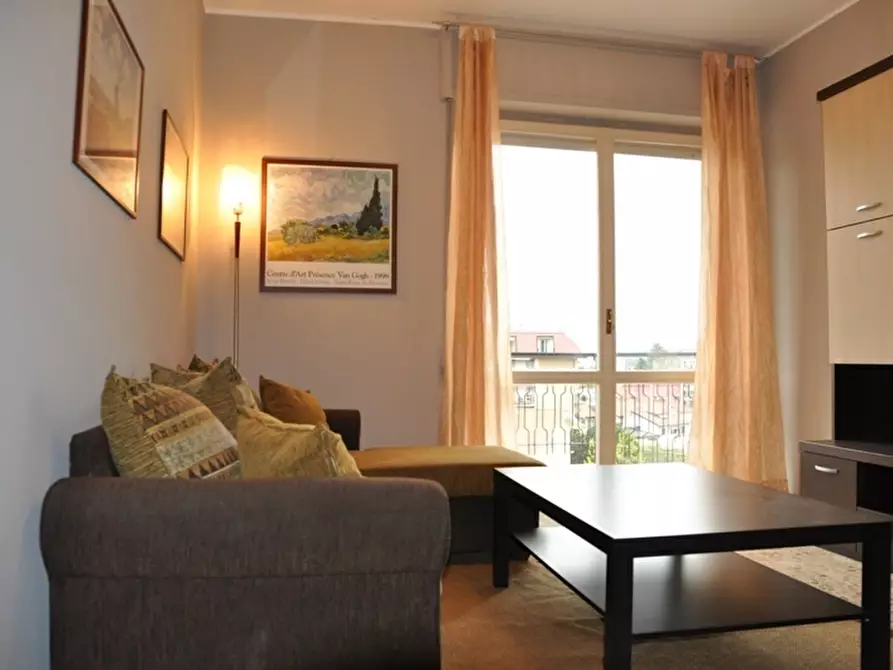 Immagine 1 di Bilocale in affitto  in Via Vittorio Veneto 1 a Arona