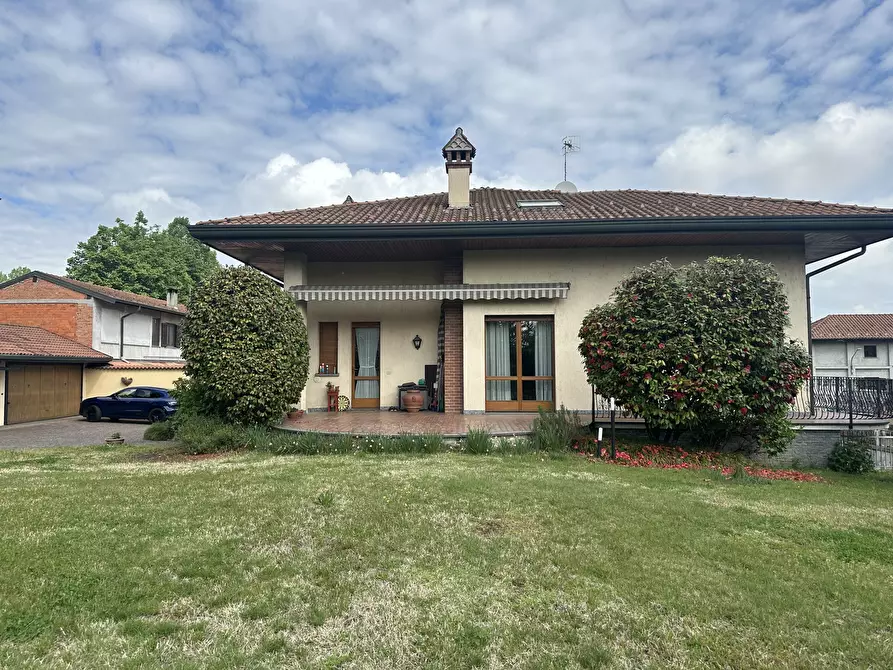 Immagine 24 di Villa in vendita  in Via Varallo Pombia 2 a Castelletto Sopra Ticino