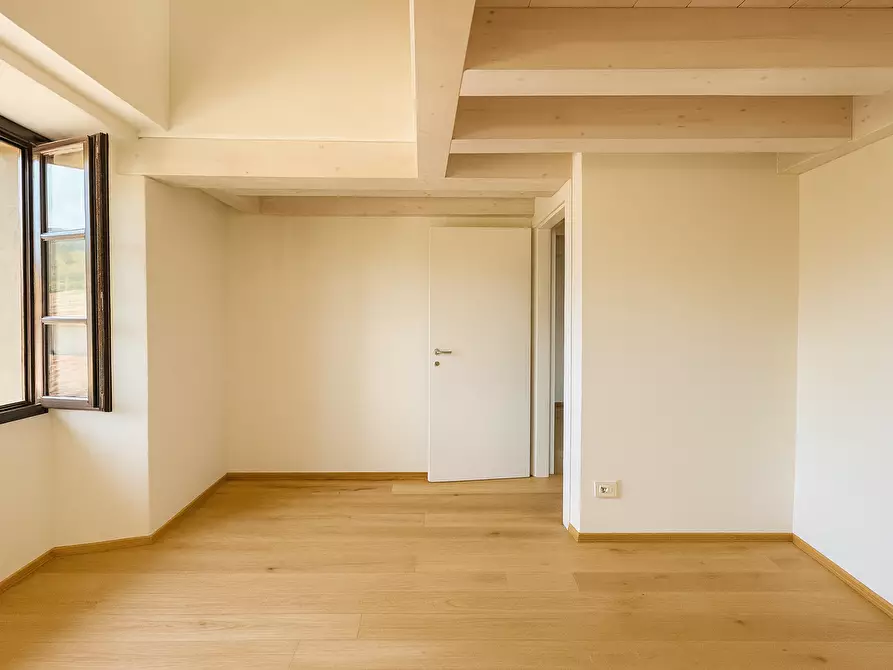 Immagine 18 di Quadrilocale in vendita  in Via Mazzini 1 a Meina