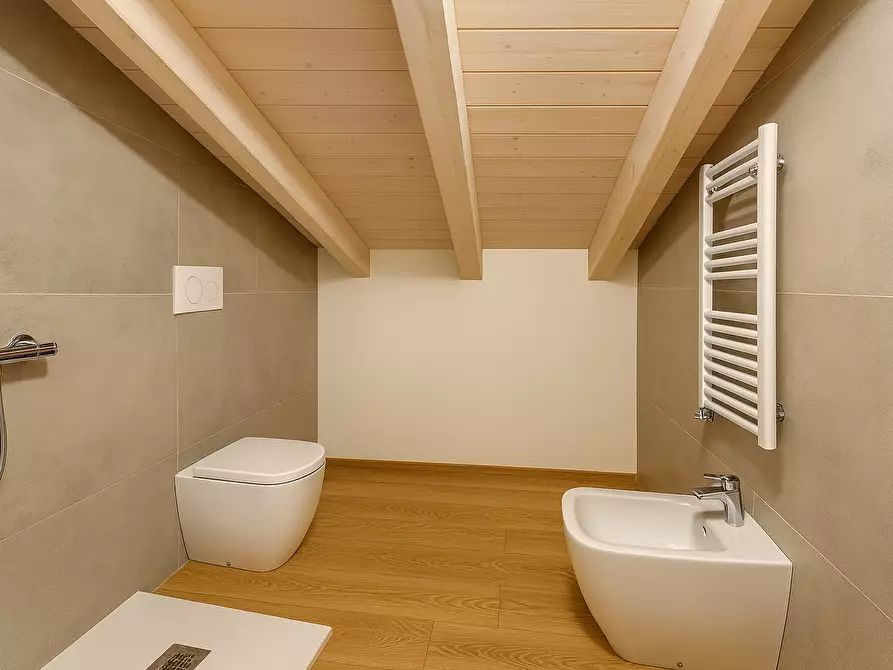 Immagine 32 di Quadrilocale in vendita  in Via Mazzini 1 a Meina