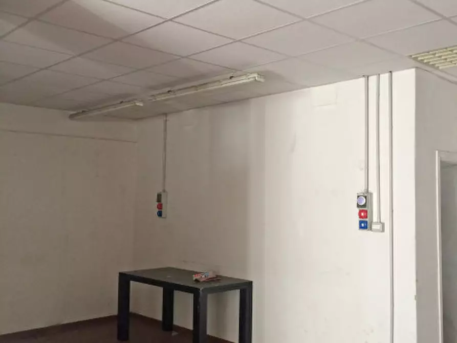 Immagine 5 di Laboratorio in vendita  in Via Grazia Deledda a Scandicci