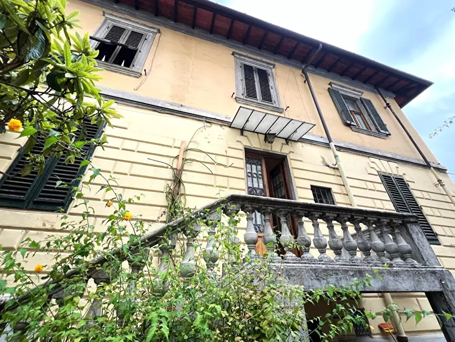 Immagine 1 di Villa in vendita  in via gallino a Firenze