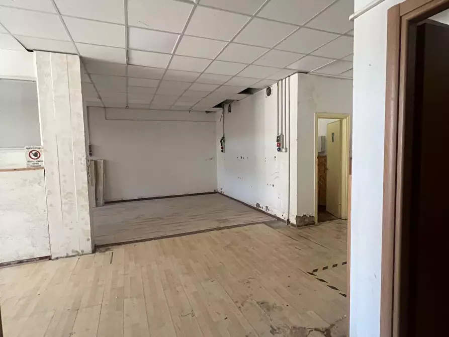 Immagine 4 di Laboratorio in vendita  in Via Grazia Deledda a Scandicci