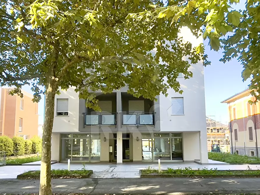 Immagine 1 di Locale commerciale in vendita  in Viale Cinque Martiri 12 a Mirandola