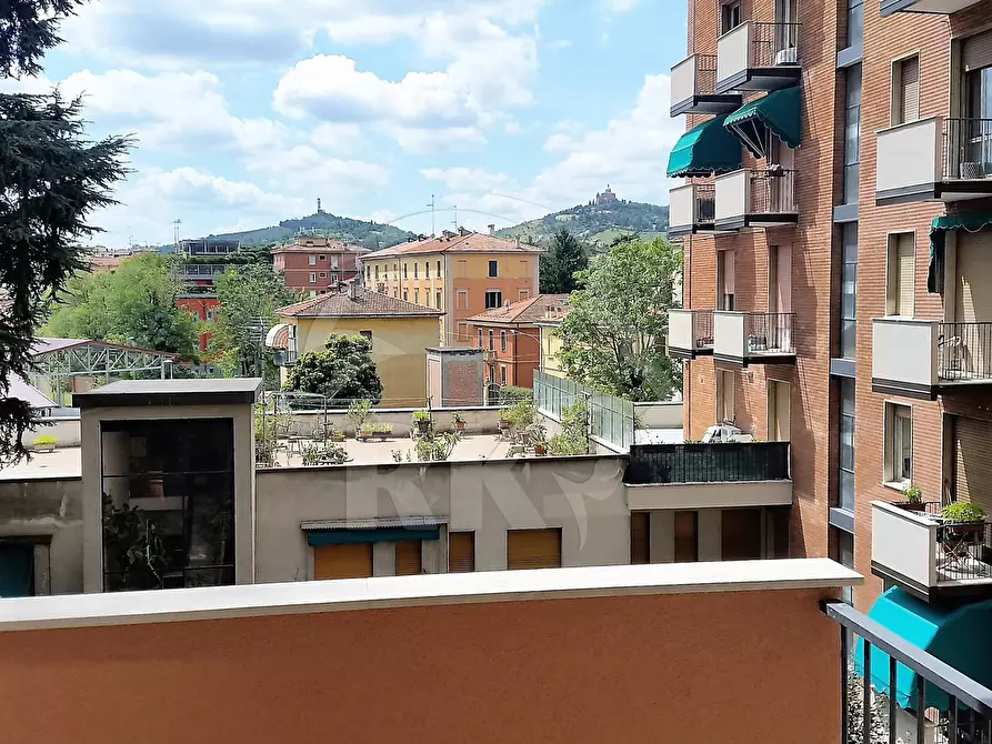 Immagine 1 di Trilocale in affitto  a Bologna